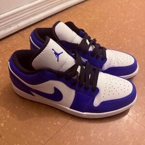 Jordan Men's Royal Blue and White Sneakers